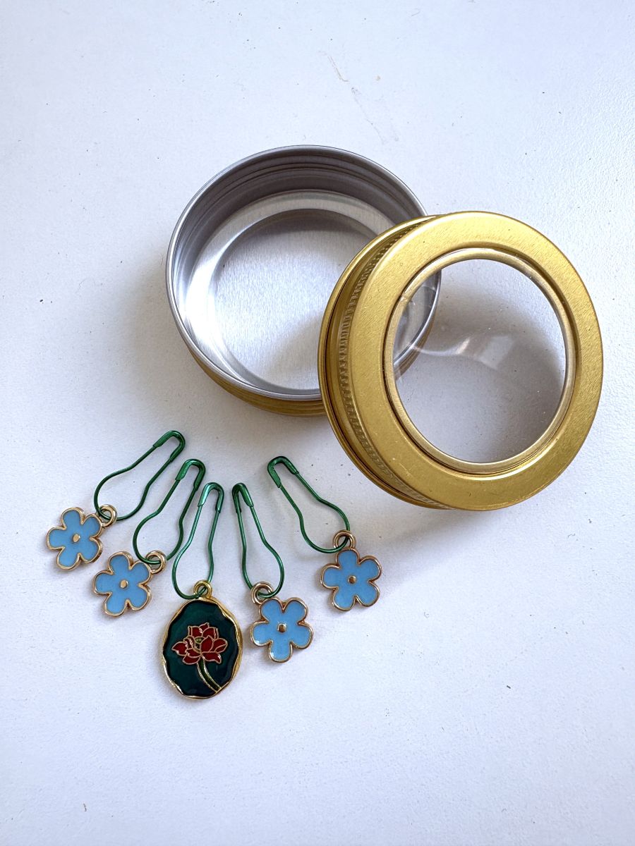 Stitch markers - Begonia - Blue