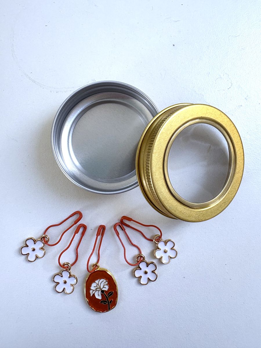 Stitch markers - Lily - White